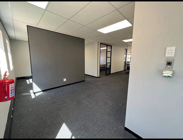 130M² OFFICE TO LET IN HYDE PARK